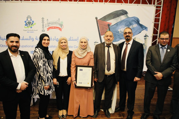 بوليتكنك فلسطين تُشارك بلدية الخليل احتفالها بحصول شركة الكهرباء على شهادة الجودة