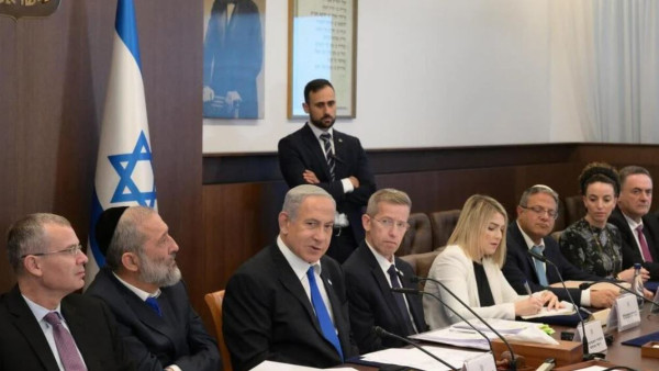 نتنياهو يُصدر قراراً بعد تصريح أحد وزرائه باحتمال إسقاط قنبلة نووية على غزة