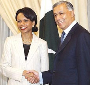 رئيس الوزراء الباكستاني أراد أن يوقع رايس في شباك غرامه