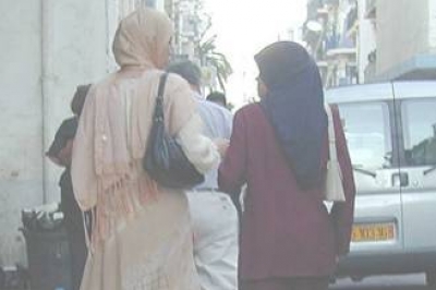غضب من مغني جزائري يشتم المحجبات بألفاظ خادشة للحياء