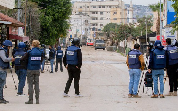 49 صحفياً فلسطينياً يقبعون في سجون الاحتلال