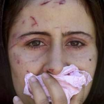 فتيات عراقيات يغتصبن في سجون الداخلية