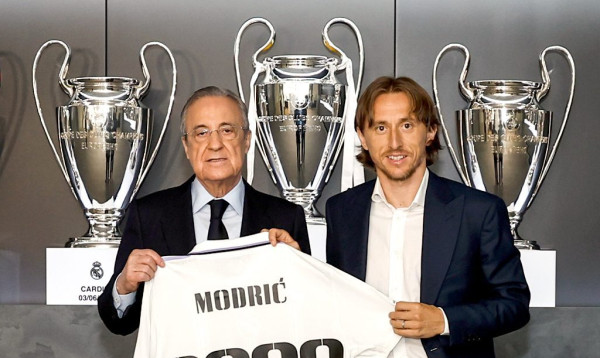 مودريتش يجدد عقده مع الريال