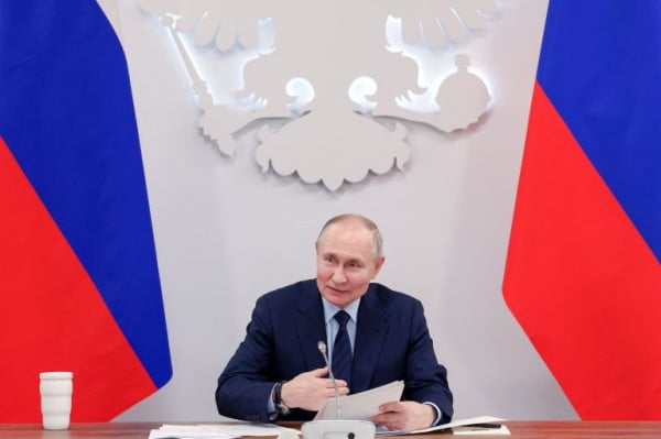 اخبار العالم – بوتين يحذر من وقف إنتاج النفط المرتبط بمضيق هرمز الشهر المقبل