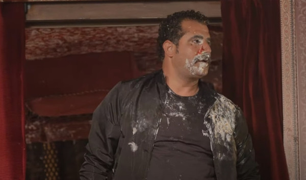 بالفيديو: إصابة الفنان محمود حافظ بنزيف خلال حلقة رامز نيفر إند