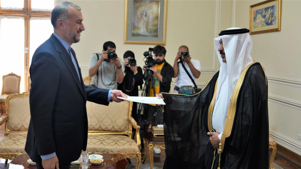 سفير السعودية الجديد لدى إيران يقدم أوراق اعتماده