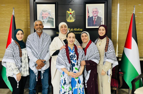 غنام تكرم التوأم هلا وحلا لحصولهما على المرتبتين الاولى والثالثة بكلية طب الاسنان
