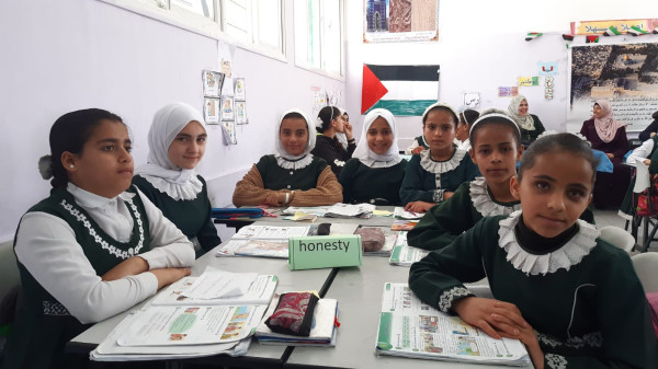 مدرسة عبد الله بن رواحة المشتركة بالوسطى تنفذ درساً توضيحياً في مبحث اللغة الإنجليزية