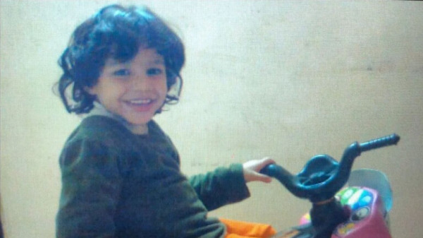 الصورة الأولى للطفل شنودة بعد إعادته لعائلته بالتبني