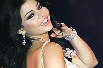 هيفاء وهبي تعتذر بسبب ليلة مع البيبي دول