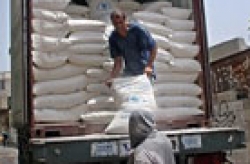 الحكومة والمعابر تتبدلان الاتهامات حول صفقة القمح الفاسدة في قطاع غزة