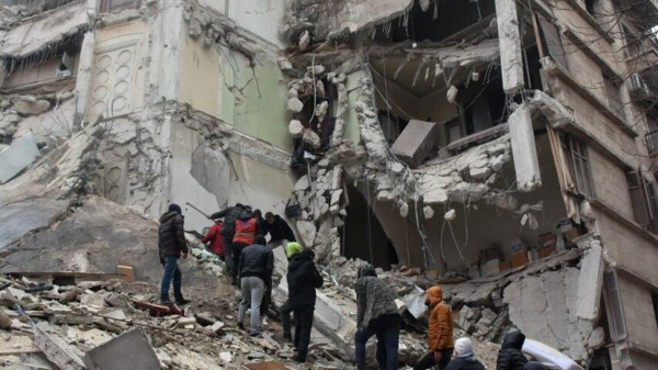 الرئيس عباس يهاتف الأسد ويعزيه بضحايا الزلزال