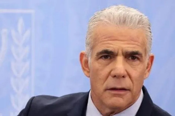 لابيد: على نتنياهو عدم تفويت الفرصة واستعادة الأسرى بغزة