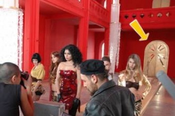 اتهام هيفاء وهبي بالإساءة للمسيحيين بعد رقصها أمام صليب ضخم