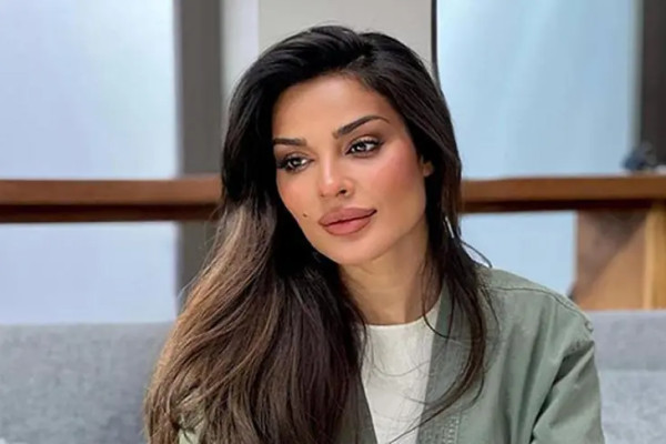 نادين نجيم تُشعل مواقع التواصل بعد ظهورها مع خطيبها