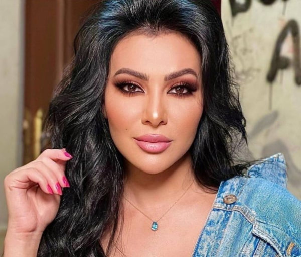 بالصور: ميرهان حسين تخطف أنظار متابعيها بعد إطلالها بملابس شفافة ولامعة