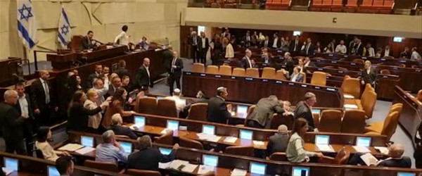 كنيست تواصل مناقشة مشروع قانون مثير للجدل.. واستمرار التظاهرات المناوئة له