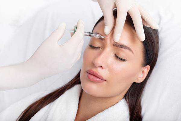 مصر:إغلاق عيادة تجميل وزراعة شعر يديرها "طبيب مزيف"