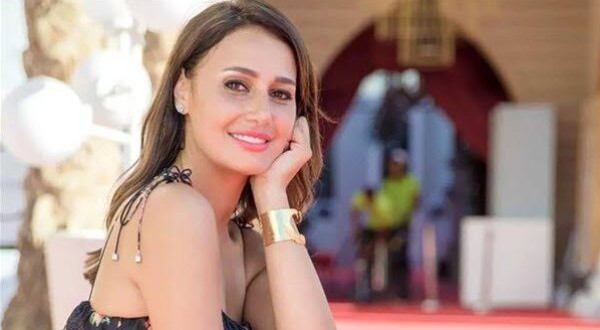 حلا شيحة تصدم الجمهور بصورتها بدون حجاب