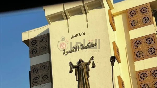 مذيعة مصرية شهيرة تطلب الطلاق بعد ابتزازها بفيديوهات فاضحة مفبركة