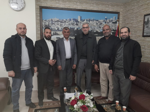 وفد من اللجنة العليا لمتضرري عدوان 2014 تجتمع مع وكيل وزارة الأشغال بغزة