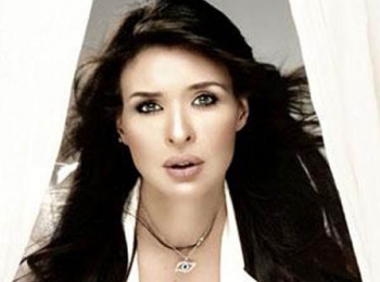 دينا تجلس على عرش الشيطان بعد حفلات رأس السنة