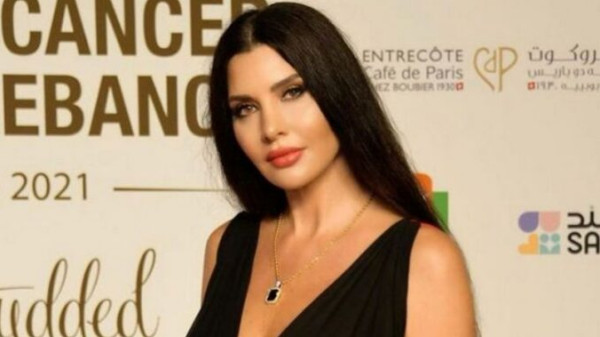 بالفيديو.. لاميتا فرنجيه تصدم الجمهور بفستان جريء و شفاف