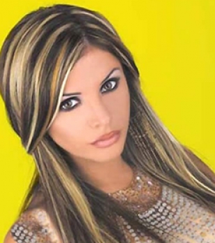 والدة رزان مطربة أغاني هابطة