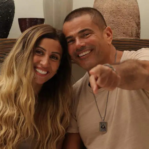 عمرو دياب يعزّي دينا الشربيني بوفاة والدها