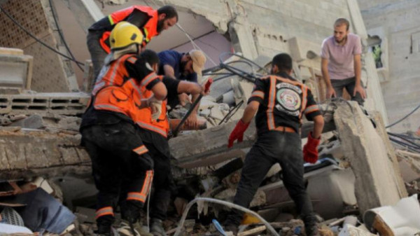 "الدفاع المدني" بغزة: لا نستطيع انتشال العالقين تحت الأنقاض لافتقادنا المعدات الضرورية