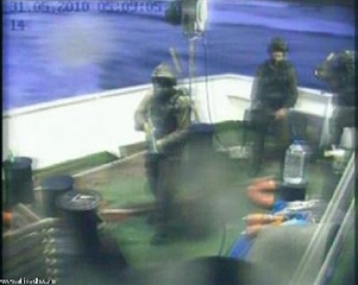ركاب سفينة الحرية حاولوا اختطاف 3 من الكوماندوز الاسرائيليين