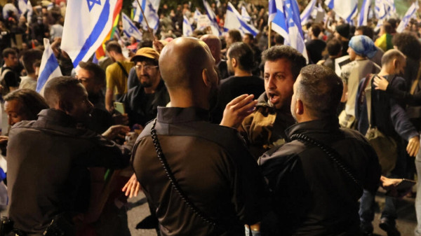 شاهد: صدامات بين الشرطة الإسرائيلية ومحتجّين بالقرب من منزل نتنياهو