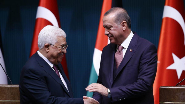 الرئيس عباس يُهاتف أردوغان ويهنئه عقب فوزه برئاسة تركيا