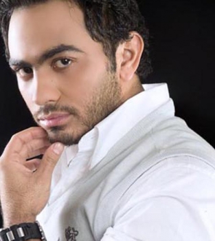 تامر حسني : من يهاجم حفلاتي فهو يحارب مصر