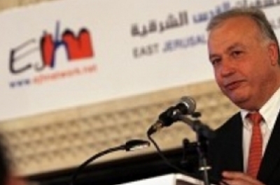 الرئيس يوقف رفيق الحسيني عن مهامه ويشكل لجنة تحقيق برئاسة ابو ماهر غنيم