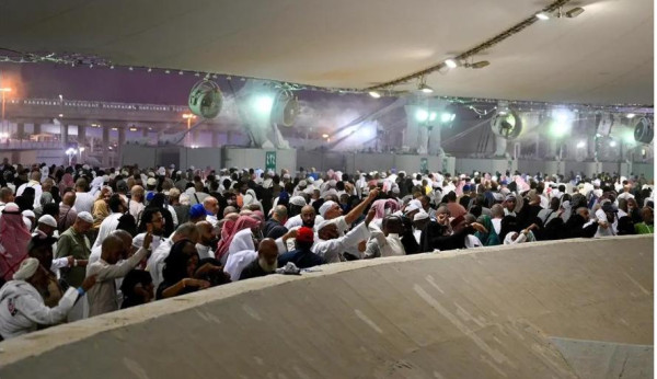 في ثاني أيام التشريق.. الحجاج يواصلون رمي الجمرات والمتعجلون يغادرون