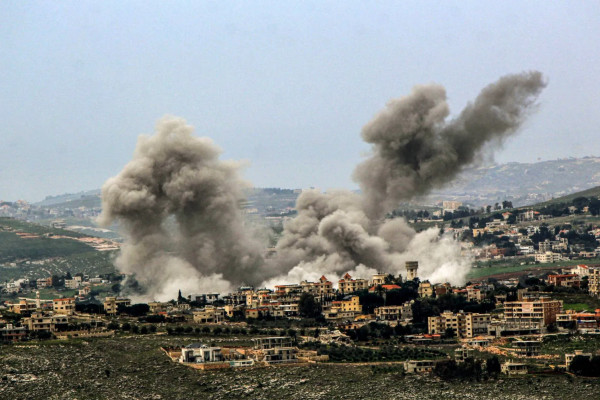 اخبار العرب – غارات إسرائيلية عنيفة على جنوب لبنان تستهدف مواقع لحزب الله