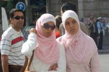 مذيعات محجبات ممنوعات من وسائل الإعلام التلفزيوني بالمغرب