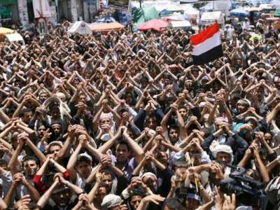 الحكومة اليمنية تنفي اعتقال وزراء وضباط خوفاً من انضمامهم للثورة