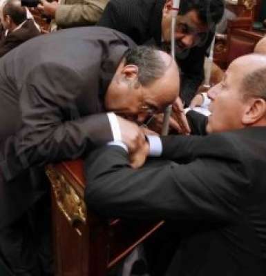 مصطفى الفقي يقبل يد المغربي