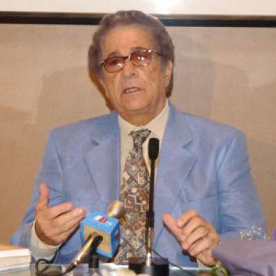 أنيس منصور يكشف مهازل في حياة سوزان ومبارك