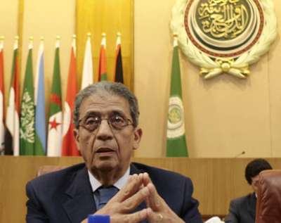 بريطانيا: نحث الجامعة العربية على اصدار طلب لمجلس الأمن للتدخل فى سوريا