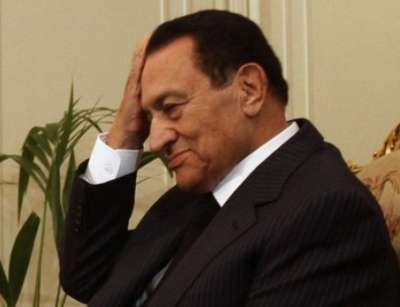 الشيب ملأ شعر مبارك بعد التوقف عن صبغه