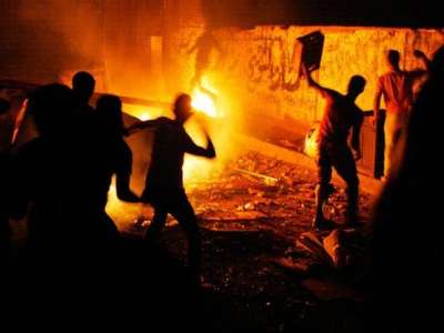 مصر: قوات أمن إضافية وسيارات مصفحة إلى إمبابة واحراق كنيسة العذراء