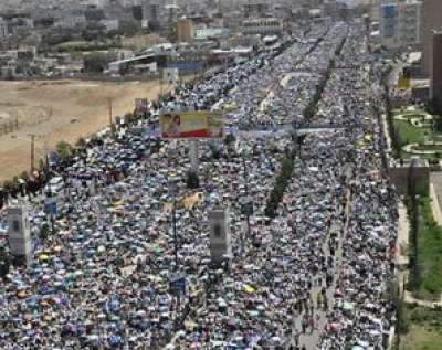 فتاة يمنية تنتحر لرفض والدها مغادرة ساحة الاعتصام منذ 3 أشهر