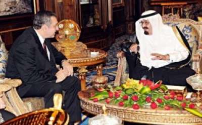 وزير المالية المصري: خادم الحرمين طالب المصريين بحسن معاملة مبارك