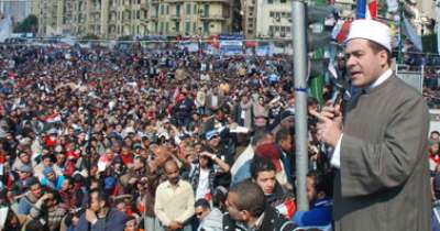 خطيب الجمعة بميدان التحرير يلهب مشاعر المصلين ويهاجم استمرار الفساد