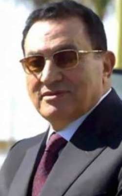 أنباء عن مغادرة مبارك مستشفى شرم الشيخ الدولي بطائرة هليكوبتر واختفاء حرسه الشخصي