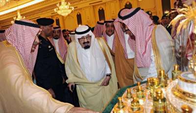 العاهل السعودي في يوم البيعة السادسة: حبكم لي لن أنساه