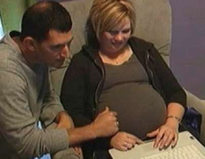 جنين ما زال في أحشاء امه ولديه 260 صديق بالفيسبوك